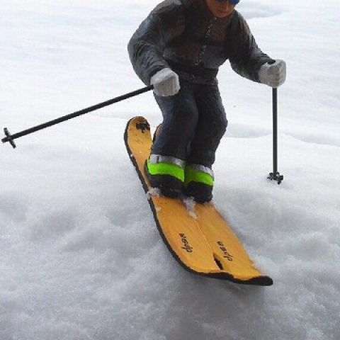 渡邊さん作、スキーをするご自分。サムネイル